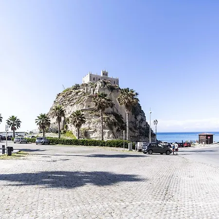 Meme Apartment Tropea